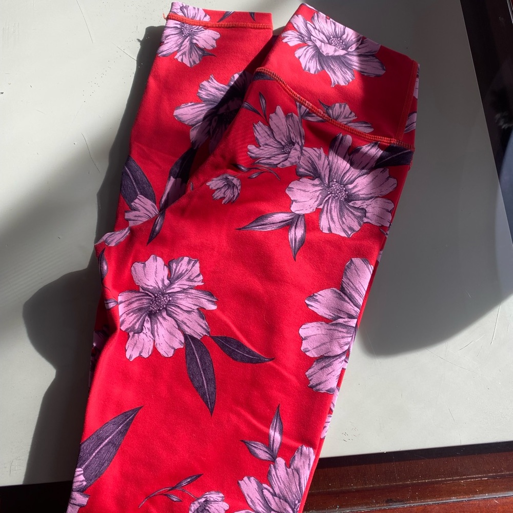 Spiritual Gangster Leggings size small never worn